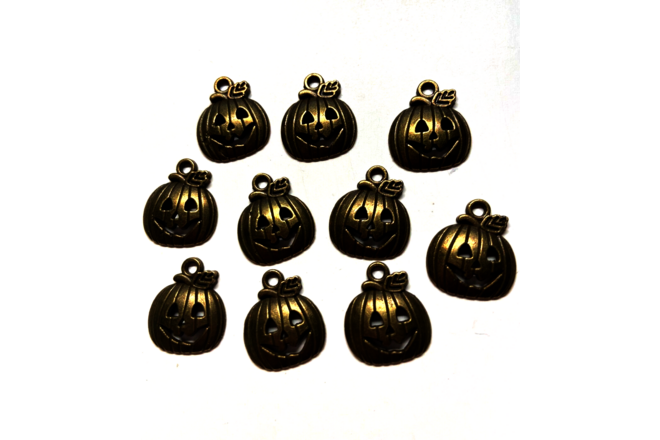 10 Adorable Etched Antique Bronze 18 mm Pumpkin Charms Fall. Halloween. #023