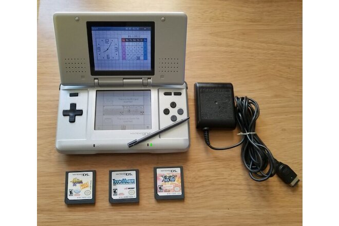 Nintendo DS Silver Game Console DS NTR 001 3 games + 1 Charger Good Shape Tested