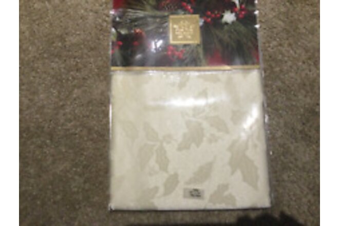 Lenox Ivory Holly Tablecloth 52 X 70 New in Package Free Shipping