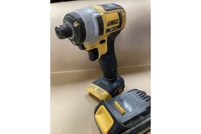 Dewalt DCF885 20V Impact Driver   with Battery