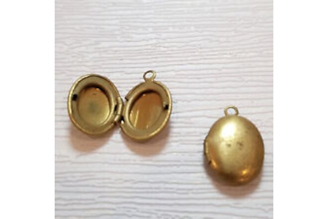 11 x 14mm Vintage Raw Brass Locket with Bail, Set of 2 Pendant, Patina, NOS