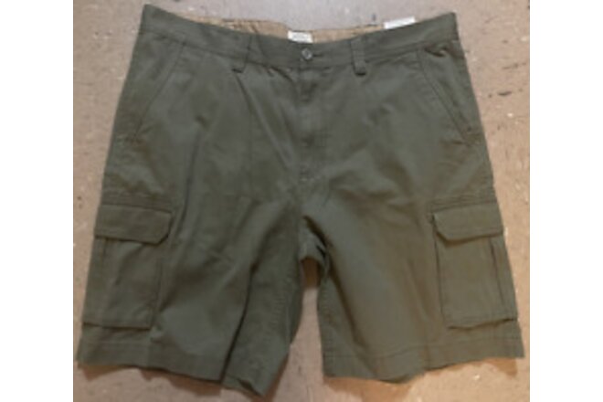 St Johns Bay Men's Size 42 Green Cargo Shorts