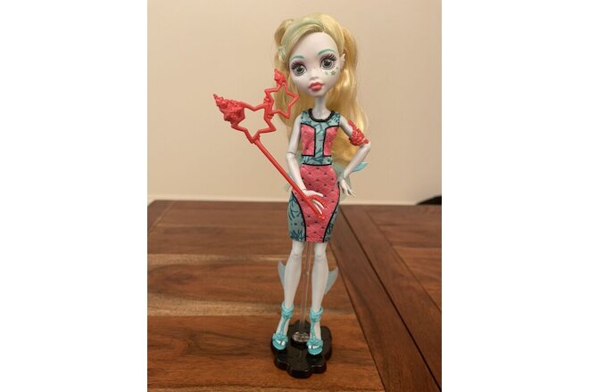 WELCOME TO MONSTER HIGH DANCE THE FRIGHT AWAY Lagoona Doll