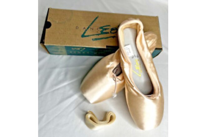 NEW Leo’s Style 0051 Satin Pink Split Sole Pointe Ballet Shoes Size 9.5 Width C