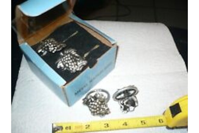 Napkin Ring Set of 4 Grape Cluster Pattern Silver Metal with box