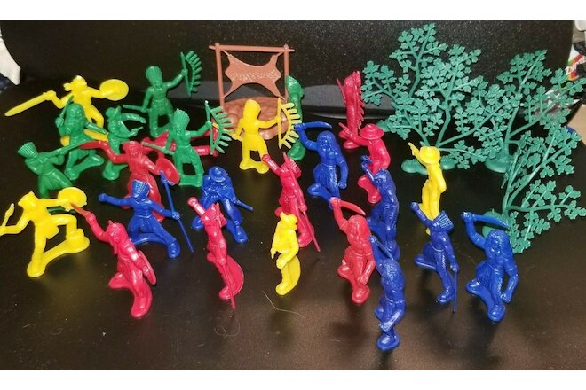 Vintage loose plastic toys - 31 figurines total - Cowboys and Indians