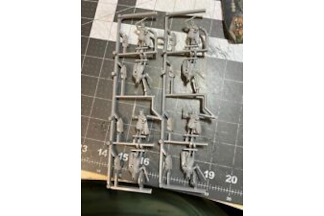 Citadel- Lord of the rings - Minas Tirith troops x8 N.O.S. plastic w Bases 0577