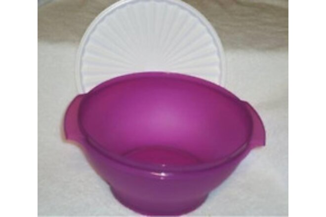 Tupperware Servalier Bowl 17-cups Purple w/ One Touch Seal Rare New
