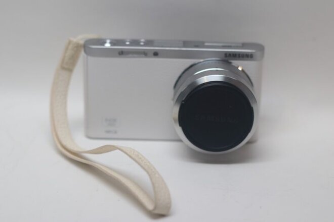 Samsung NX Mini 20.9MP Digital Camera - White (Bundle with 9-27mm Lens)
