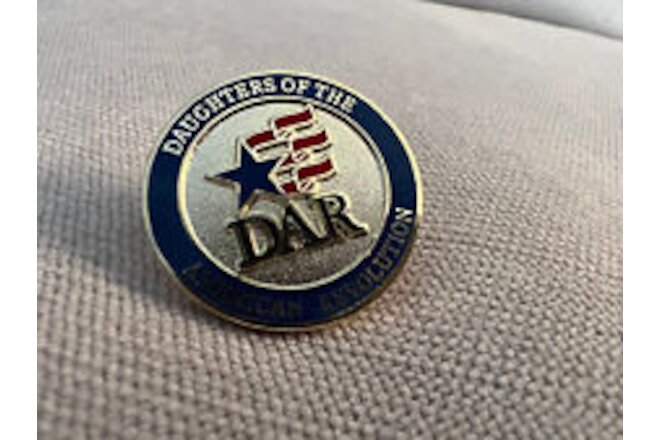 DAR Daughters of the American Revolution Round Logo Star Flag Pin - NEW