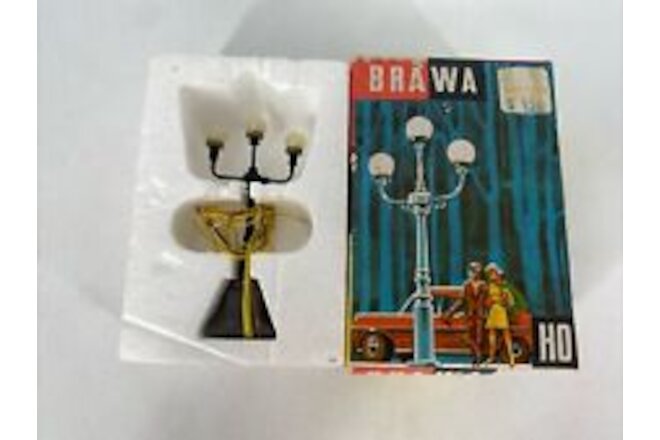 HO SCALE 1:87 VINTAGE BRAWA TRIPLE LAMP POST COLLECTOR GRADE NEW OLD STOCK #975