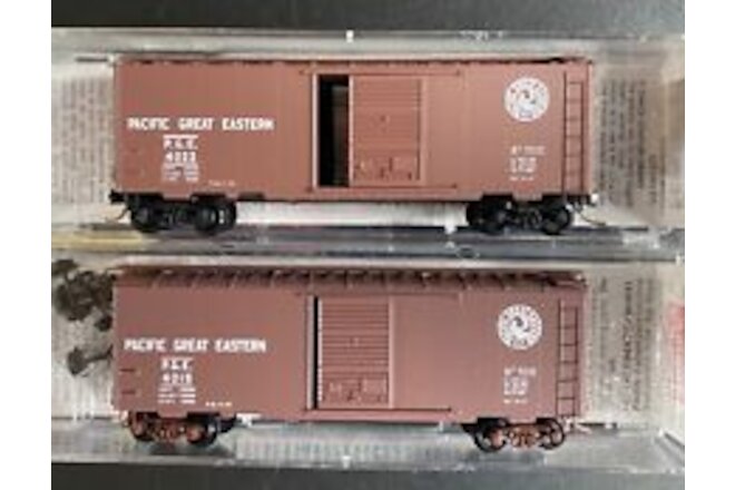 N scale Micro-trains Pacific Great Eastern box car set/2 20970 #4022 &#4015
