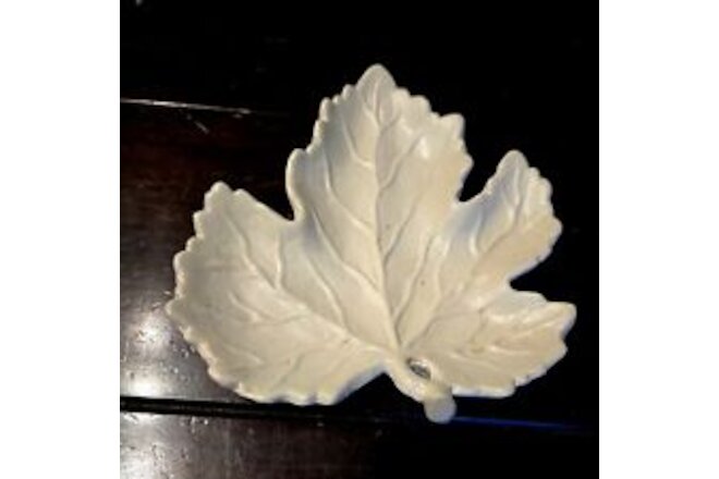 New Cast Iron White Leaf Spoon Rest Candy Dish Bowl Tray