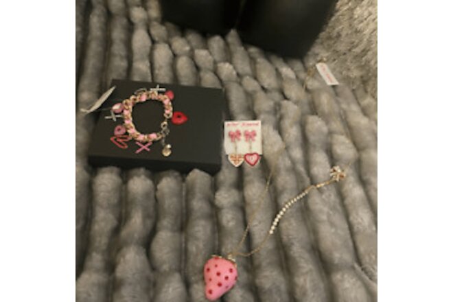 Kitsch/statement betsey johnson nwt valentines/baking xo jewelry bracelet set