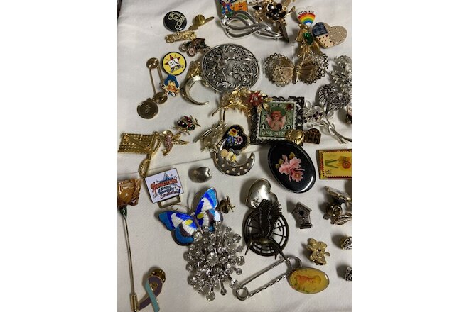8lbs Jewelry Lot of Brooches/Pins-Modern to Vintage- Approx. 130+ Pcs.over 2lbs)