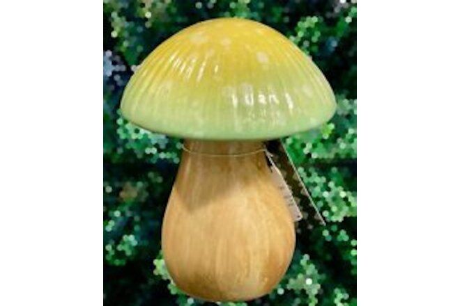 Retro Vintage Style NEW Mushroom Home Decor (Green and Wood Color)