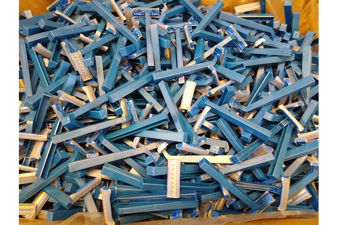 LOT OF 100 Twin Blade Blue Disposable Razors