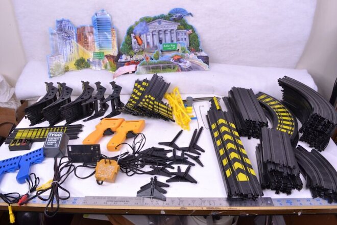 HO Slot Car Lot Of TYCO Hot Wheels Track Transformers Loops Controllers