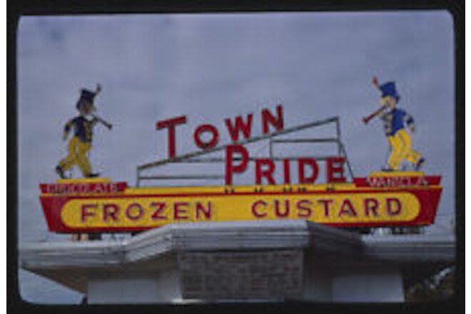 Town Pride Drive-In Restaurant,Teutonia at Villard Avenue,Milwaukee,Wisconsin